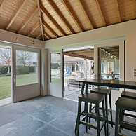 Spectacular Holiday-villa With Lounge-area and bar