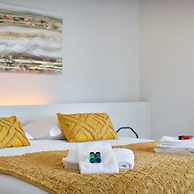 Spectacular Holiday-villa With Lounge-area and bar