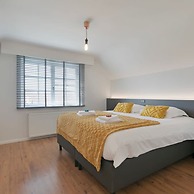 Spectacular Holiday-villa With Lounge-area and bar