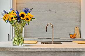 Majestic new Penthouse With 2 Parkings