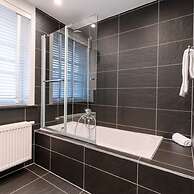 Huswell - Fabulous House for 8 People With Sunny Garden