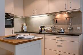 Comfortable 2 Bedroom Apartment With Sea-view
