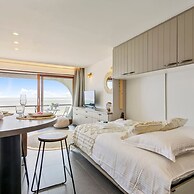 Beautiful Studio With Stunning Seaview and Terrace