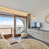 Beautiful Studio With Stunning Seaview and Terrace