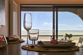 Beautiful Studio With Stunning Seaview and Terrace