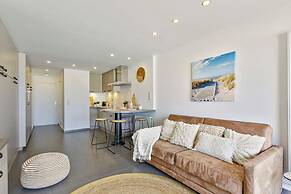 Beautiful Studio With Stunning Seaview and Terrace