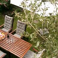 Modernist Design House With Garden Near the Beach