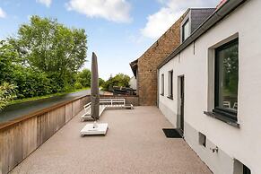Luxurious Villa With Sauna in the Countryside