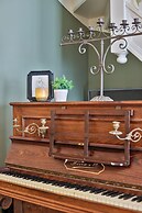 Charming Getaway in the Historical City Center