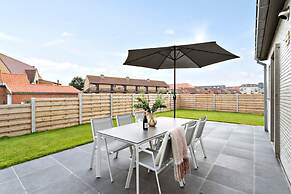 Spacious Bungalow With Garden Near the Beach sea