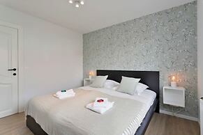 Spacious Bungalow With Garden Near the Beach sea