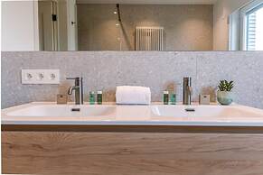 Spacious Bungalow With Garden Near the Beach sea