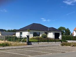 Spacious Bungalow With Garden Near the Beach sea