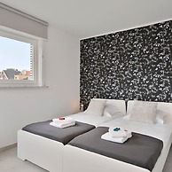 Spacious Bungalow With Garden Near the Beach sea