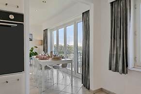 Charming Apartment Near the Beach