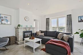 Charming Apartment Near the Beach