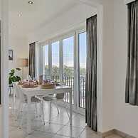 Charming Apartment Near the Beach