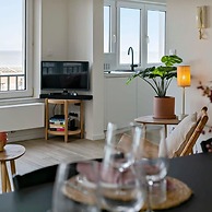 Stylishly Refurbished Apartment With sea View