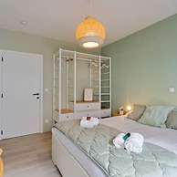 Stylishly Refurbished Apartment With sea View