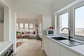 Stylishly Refurbished Apartment With sea View