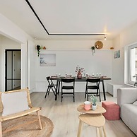 Stylishly Refurbished Apartment With sea View