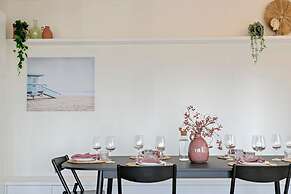 Stylishly Refurbished Apartment With sea View