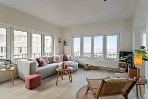 Stylishly Refurbished Apartment With sea View