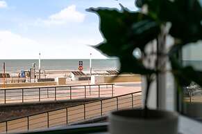 Stylishly Refurbished Apartment With sea View