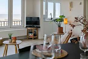 Stylishly Refurbished Apartment With sea View