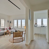 Stylishly Refurbished Apartment With sea View