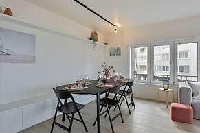 Stylishly Refurbished Apartment With sea View