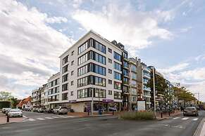 Stunning Apartment on top Location With Parking