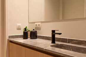 Stunning Apartment on top Location With Parking