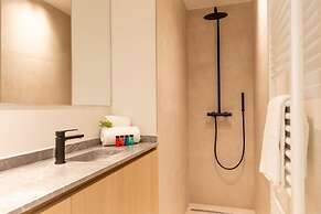 Stunning Apartment on top Location With Parking