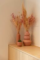 Stunning Apartment on top Location With Parking