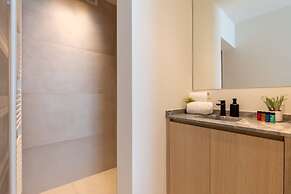 Stunning Apartment on top Location With Parking