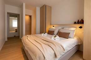 Stunning Apartment on top Location With Parking