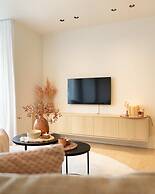 Stunning Apartment on top Location With Parking