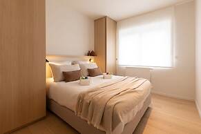 Stunning Apartment on top Location With Parking