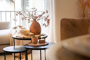 Stunning Apartment on top Location With Parking