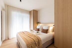 Stunning Apartment on top Location With Parking