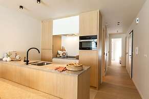 Stunning Apartment on top Location With Parking