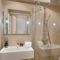 Unique Apartment With Sea-view Near the Center