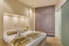 Unique Apartment With Sea-view Near the Center