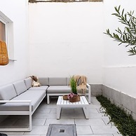 Stylish Duplex Apartment in a Renovated Town House