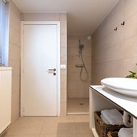 Stylish Duplex Apartment in a Renovated Town House