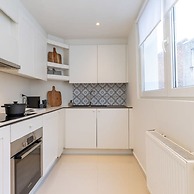 Stylish Duplex Apartment in a Renovated Town House