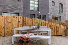 New Holiday Home With Parking Near the Beach