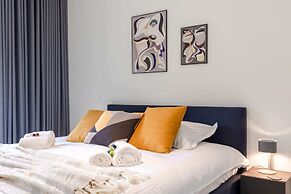 New Holiday Home With Parking Near the Beach