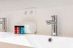 New Holiday Home With Parking Near the Beach